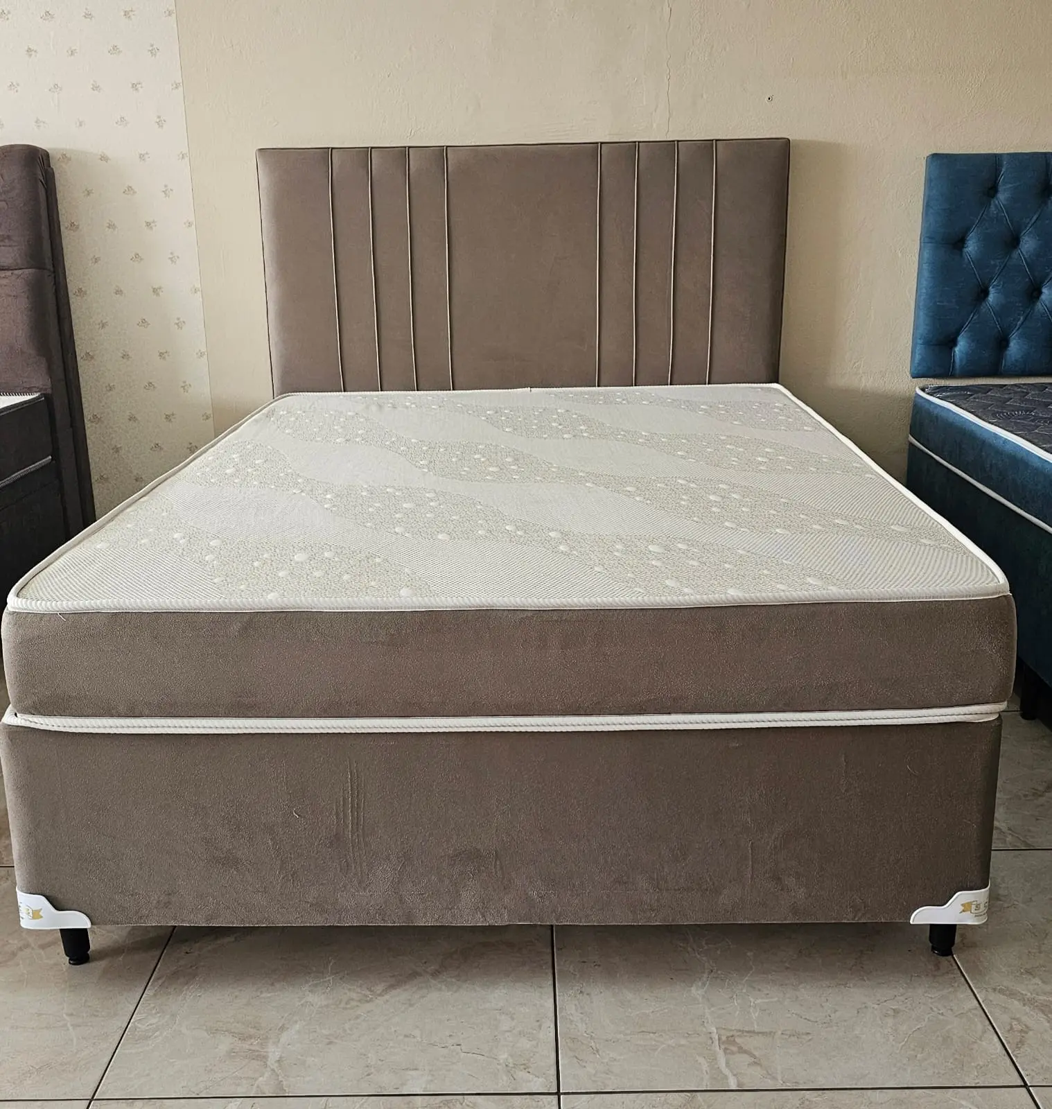 Conjunto de casal com cabeceira clássica