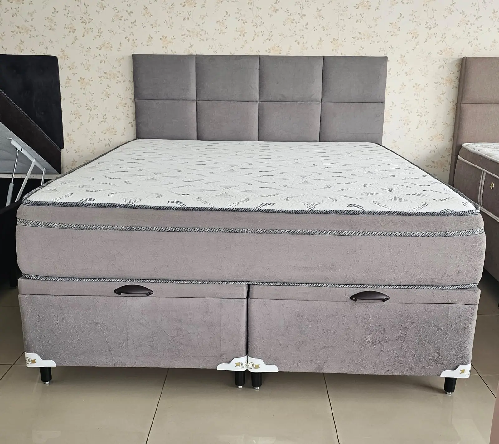 Conjunto cinza com colchão de molas ensacadas
