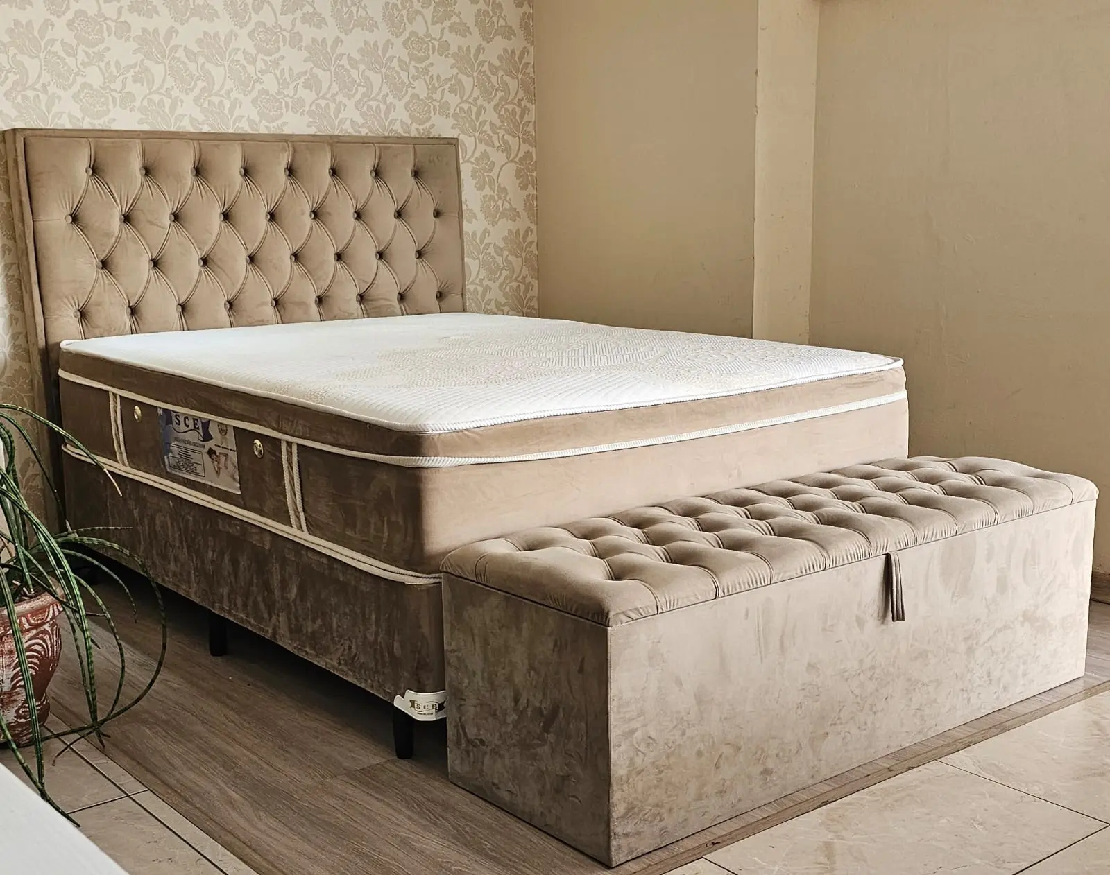 Conjunto premium de casal com baú aos pés